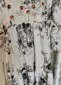 Floral Embroidered Tunic Top