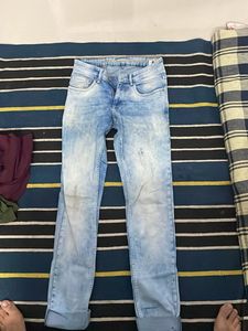 Light Wash Ripped Jeans