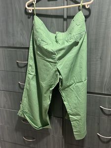 Capris Green