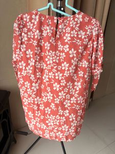 Chic Floral Print Top with Tie Sleeves