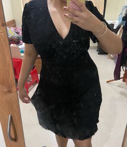 Chic Black Lace V-Neck Mini Dress