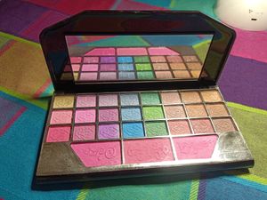 Eyeshadow palette