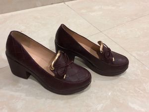 BRANDNEW Wine Heels Women