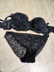 Lace Bra and Panty Set