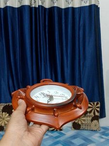 analog wall clock