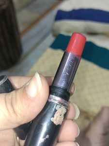 Huda Beauty Lip Contour With Avon Shade Stick