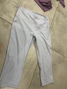 LULULEMON Light Blue Cropped Leggings