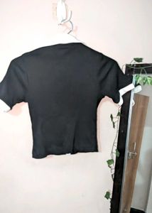 Chic Black &amp; White Cropped Top
