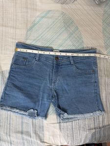 Light Wash Denim Frayed Hem Shorts