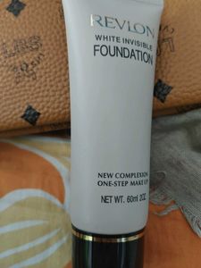 Revlon White Invisible Foundation