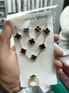 Elegant Clover Jewelry Set
