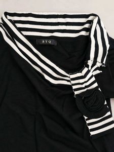 Chic Black &amp; White Striped Neck Top