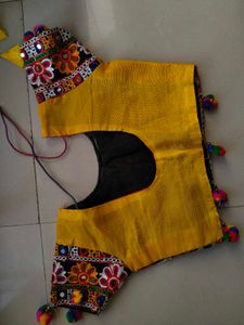 4-9  Beautiful Embroidered Gujarati Chaniya Choli