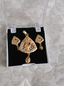 Gold Pendant Set with Earrings