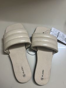price drop‼️‼️Cream Padded Flat Sandals