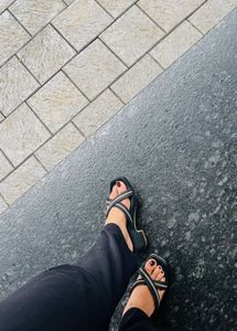 Stylish Black  Flip-Flops. heels for we