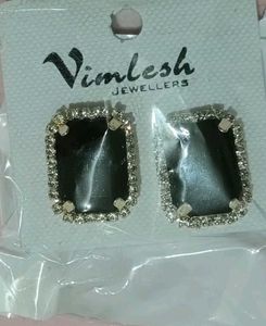 Vimlesh Jewellers Black Stone Studs