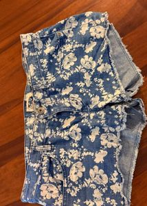 low waisted denim shorts