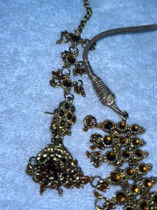 Elegant Gold Necklace &amp; Earring Set