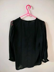 2 top Vero Moda Black &amp; Quiero in Maroon ✨