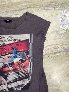 Vintage graphic tee with "Best Friends" graphi
