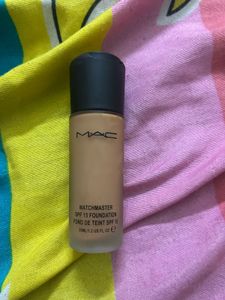 MAC Matchmaster SPF 15 Foundation NC45
