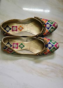 Embroidered Jutti Mojari Flats