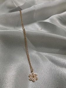 Delicate Pearl Flower Necklace