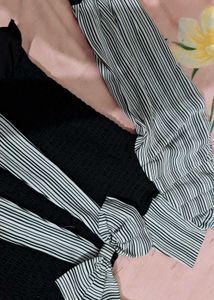 Chic Black &amp; White Striped Puff Sleeve Top