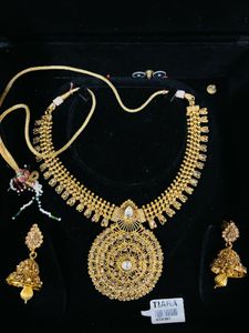 Elegant Gold Necklace and Earring Set