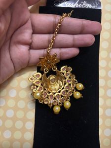 Elegant Maang Tikka
