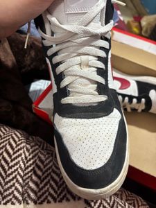 UK-10 Nike Men Borough Sneaker