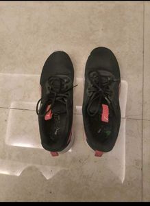 Puma women 8 number shoes