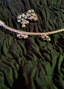 Silver Tone hasuli or necklace and Earring Set