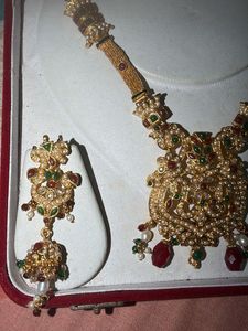 Exquisite Gold Necklace &amp; Earring Set