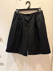 Chic Black Pleated Culottes