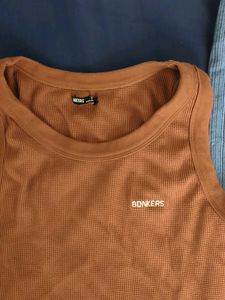Bonkers Corner vest S half sleeve tshirt brown