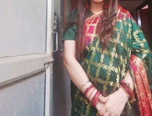 Elegant Green &amp; Red Brocade Saree