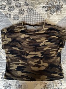 Camouflage Print T-Shirt size S
