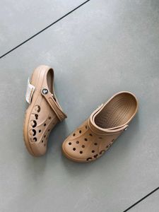 *CROCS*