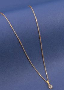Elegant Gold Chain Necklace with Pendant