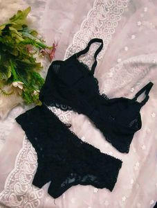 Elegant Black Lace Bralette with brief 👍