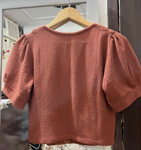 Chic Collared Puff Sleeve Top