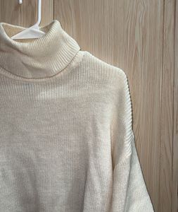 H&amp;M Cozy White Turtleneck Sweater