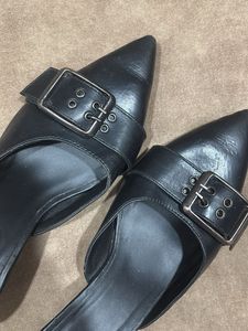 Chic Black Pointed Toe Mules