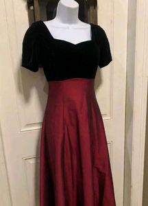 Fix price ❌Elegant Black Velvet &amp; Burgundy Dress