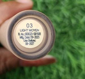 Swiss Beauty Liquid Concealer shade 03 LIGHT MOYEN