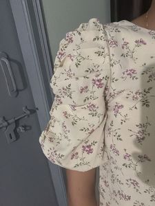 Floral Puff Sleeve Top