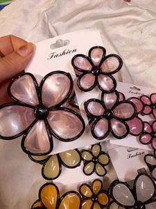 Flower Hair Claw Clips Set of two cards