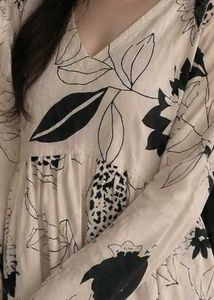 𐙚 Cream Printed Peplum Top🤍✨️🌸